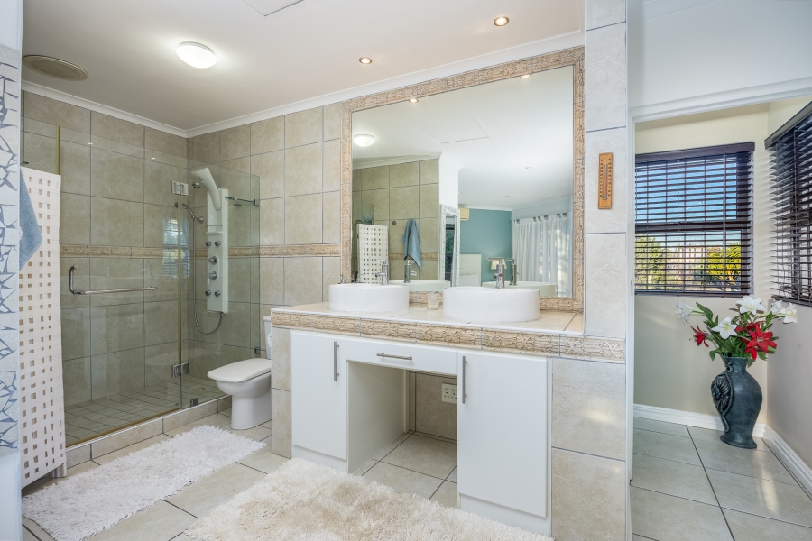 6 Bedroom Property for Sale in Eversdal Western Cape